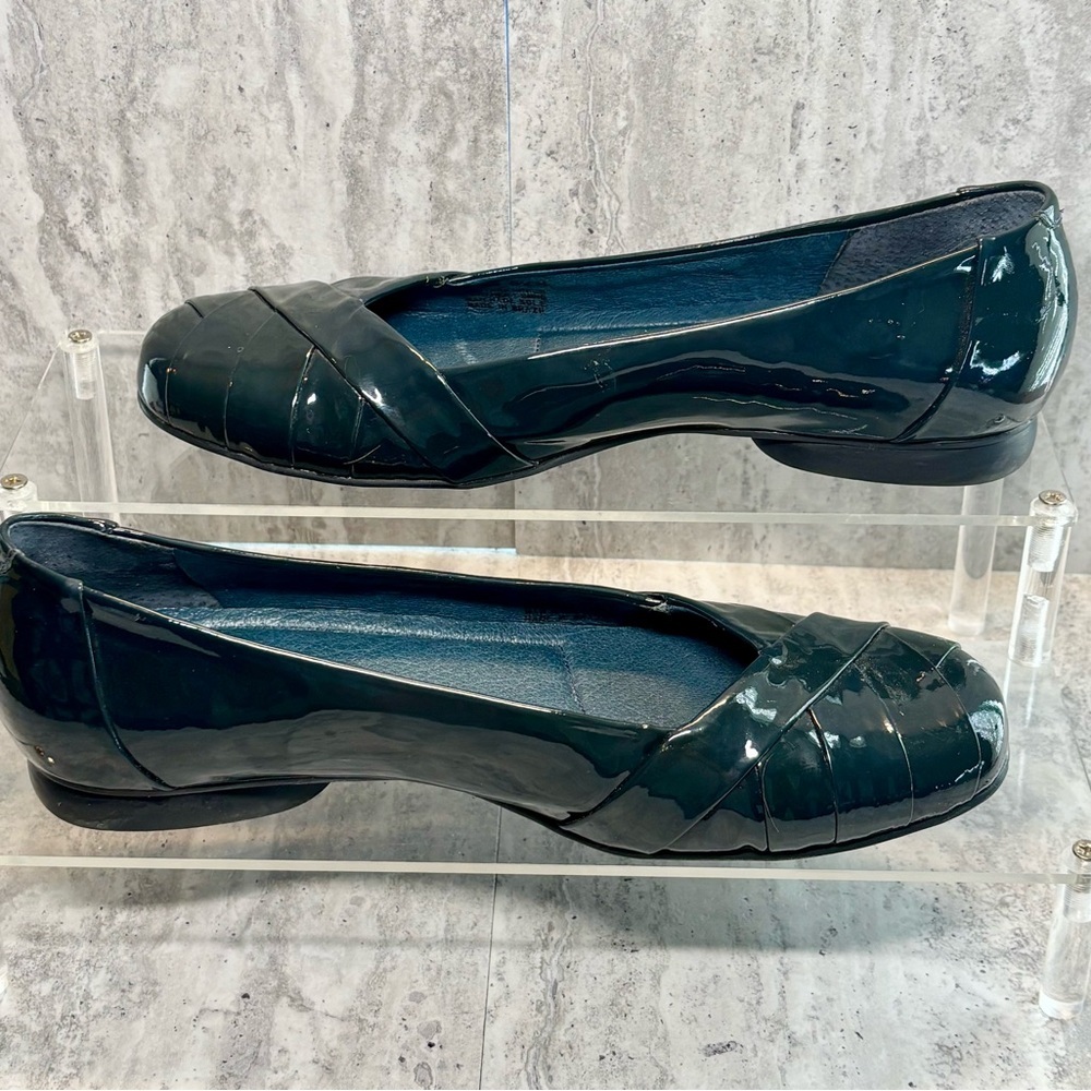 Nurture Navy Blue Comfort Patent Leather Woven Slip Ons Flats Sz 8M